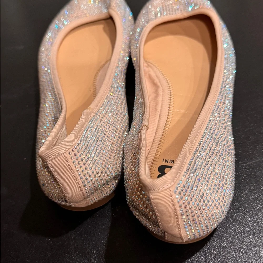 Gianni Bini size 10 NWOT silver flat shoes